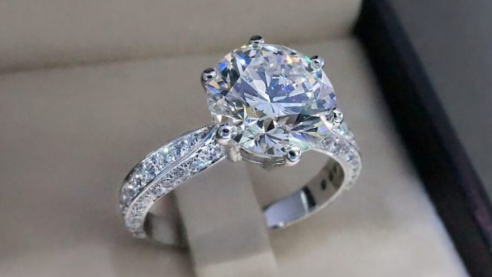 Choosing the Perfect Ring: Tailoring Your Engagement Heirloom